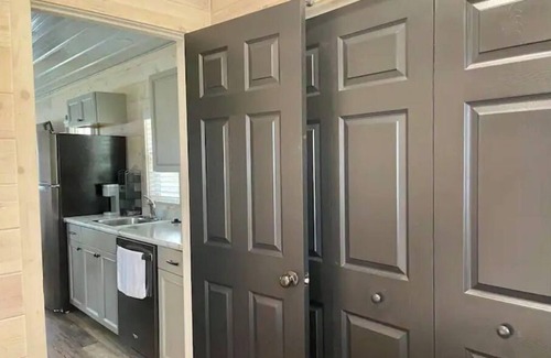 Carbon Hill Casa | Koby-NEW tiny home with shared fishing pond