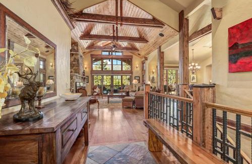The Highlands Casa | Kodi Lodge by Great Western Lodging