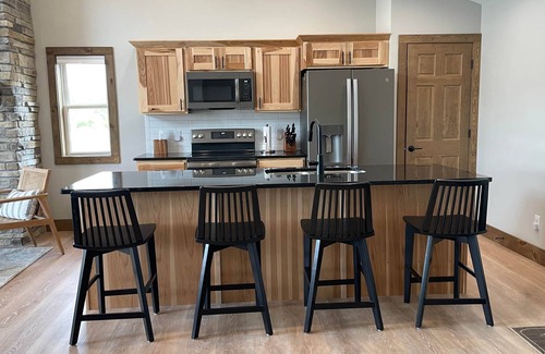 New Lisbon Casa | Kokomo Cabin: Cozy Fires, Family Fun & Lake Views