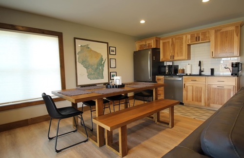 New Lisbon Casa | Kokomo Cabin: Cozy Fires, Family Fun & Lake Views
