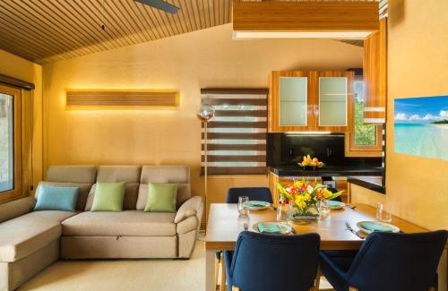 Venetian Road Settlement Casa | Kokomo Ultra-lux King - King Cottage