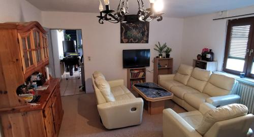 Kassel Casa | Komfort Ferienhaus mit 1000qm Garten, eigener Küche, Bad, Wohnzimmer, 4 Schlafzimmer, 8 Betten, Top Lage in Kassel, so privat wie zu Hause, ideal für Familien mit Kinder, Gratis Parkplätze