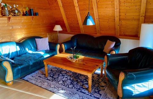 Kroeslin Casa | Komfortabeles-Finnhuetten-Ferienhaus-im-Fischerdorf-Freest
