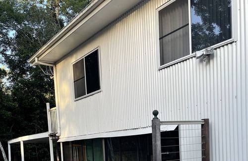 Coonarr Casa | Kookaburra Creekside Retreat- Huge family house backing on to Coonarr Creek