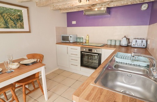 Brecon Cabaña | KOOKY COTTAGE, pet friendly, with open fire in Brecon