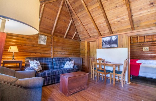 East Kootenay Cabina | Kootenay Park Lodge
