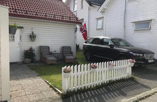 Nordfjordeid Casa | Koselig Landsbyhus i Nordfjord
