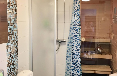 Lahti Apartamento | Kotimaailma KotikaksioMallask saunalla