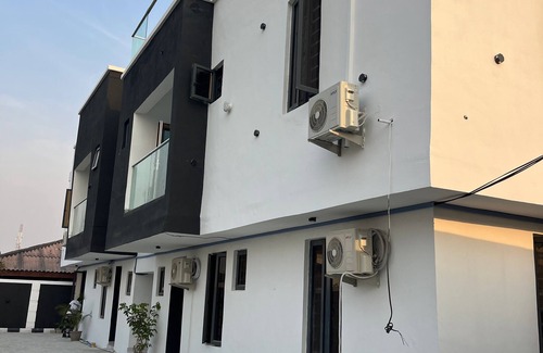 Ofin Apartamento | KOZY APARTMENT & LOUNGE