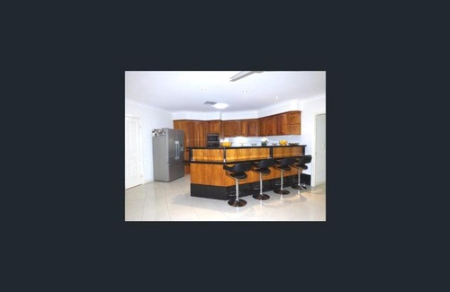 Eight Mile Plains Apartamento | KozyGuru / Eight Mile Plains / Holiday Family Home / Free Parking QEM063