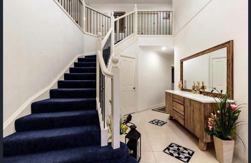 Eight Mile Plains Apartamento | KozyGuru / Eight Mile Plains / Holiday Family Home / Free Parking QEM063