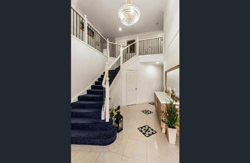 Eight Mile Plains Apartamento | KozyGuru / Eight Mile Plains / Holiday Family Home / Free Parking QEM063