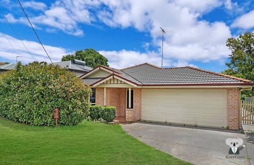 Penrith Casa | KozyGuru | Penrith | Cosy 4 BED Holiday House