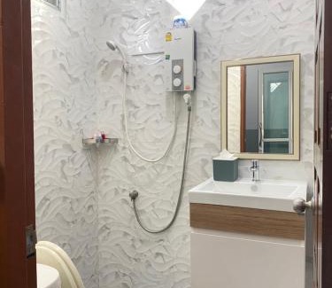Khum Thong Apartamento | Kp. เพลส หลวงแพ่ง (Kp. Place Luang Phaeng)