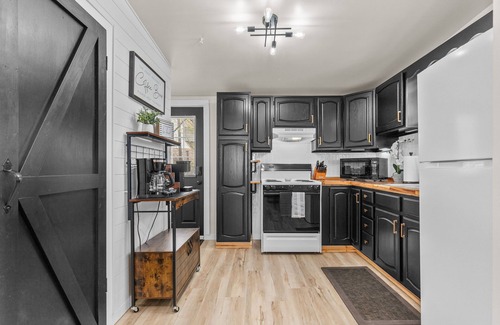 Appleton Casa | KRAZY KRUEGER Abode - 2 Bedroom Downtown Appleton