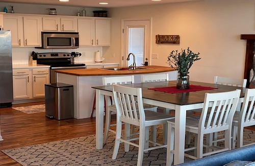 Gravois Mills Casa | Krew's Quarters+BIG VIEW+WOOF!