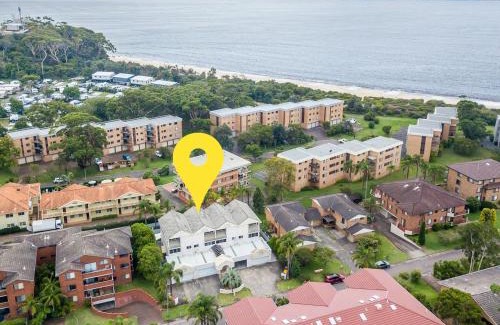 Nelson Bay Casa | Kristie Court 2, 7 Weatherly Cl close to the beach with WiFi