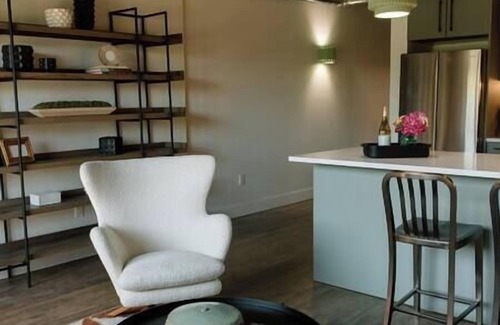 Charlevoix Apartamento | Kroger Lofts | Unit B | Rooftop Pool | Lake Views