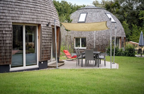 Muritz Casa | Kugelhaus EOS - Sauna, 1.5 bathrooms, south-facing terrace & garden on Lake Tollensesee