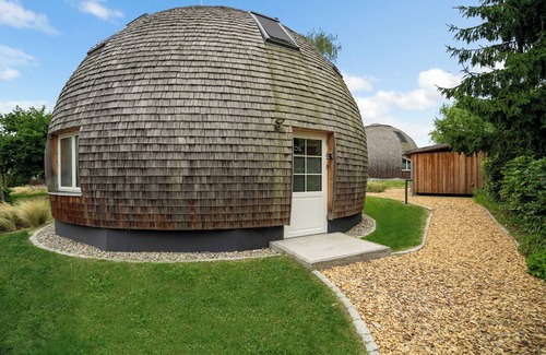 Muritz Casa | Kugelhaus EOS - Sauna, 1.5 bathrooms, south-facing terrace & garden on Lake Tollensesee