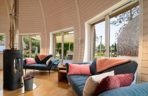 Muritz Casa | Kugelhaus Eos - Sonnengeküsstes Ferienhaus in organischer Bauweise am Seeufer