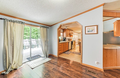 Kuttawa Casa | Kuttawa Vacation Rental w/ Smart TV, Near Marinas!