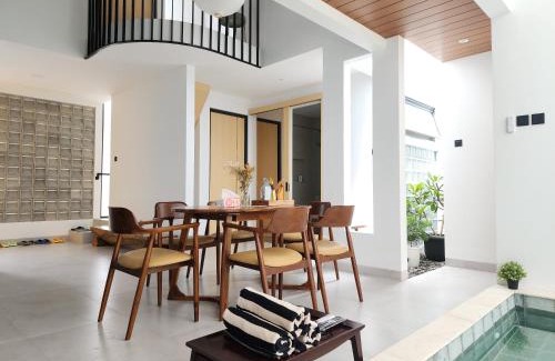 Padalarang Casa | Kyoto House - KBP with Onsen style pool, Warm water, Near Parahyangan Golf