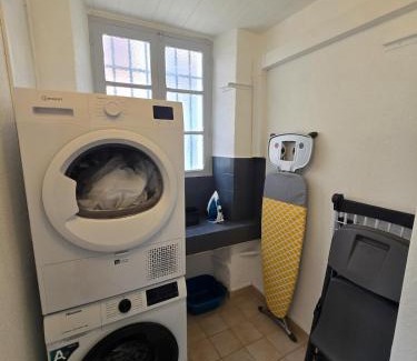 Centre Ville d'Ales Apartamento | L'écrin des Halles 81 m2 Alès center 8 Beds