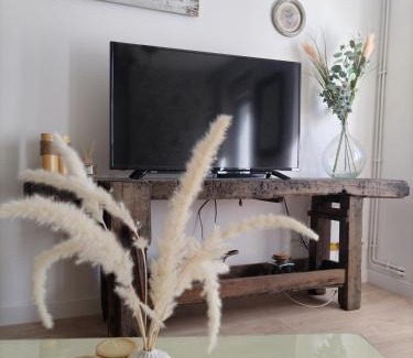 La Coquille Casa | L'étude, gîte à la Coquille (Dordogne) pour 6 personnes