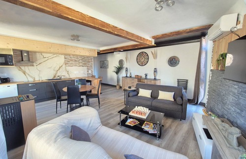 Laragne-Monteglin Apartamento | L'Appart - 1 bedroom - Shower/Hammam - Pellet stove. Ideally located