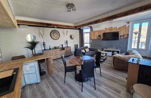 Laragne-Monteglin Apartamento | L'Appart - 1 bedroom - Shower/Hammam - Pellet stove. Ideally located