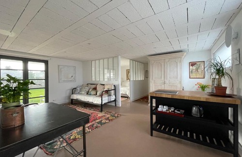 Ile d'Yeu Casa | L'ATELIER, appartement de 70m2, chambres d'hôtes, salon, terrasse sur jardin ,près du port, petit dejeuner inclus