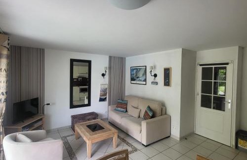 Fouesnant Apartamento | L'ES-CALE DE BEG-MEIL AVEC PISCINE ET PLAGE Appartement avec 1 chambre et 1 alcôve