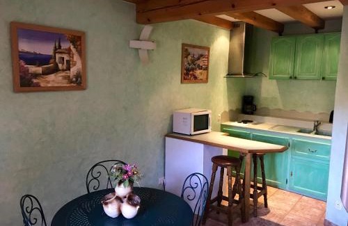 Russ Casa | L'estaminet de la vallée - Le provençal