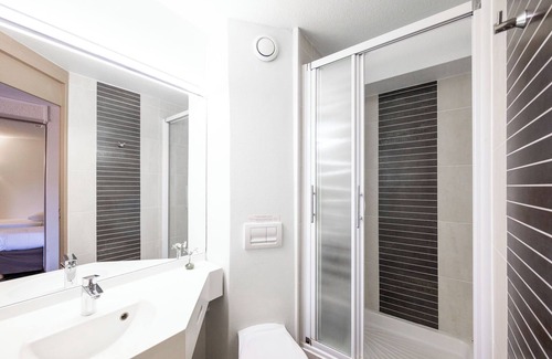 Claix Hotel | L'Hôtel des Trois Massifs