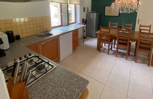 Degagnac Casa | L'hirondelle, Ruime Geschakelde Bungalow met Privé Terras en Tuin met Zwembad