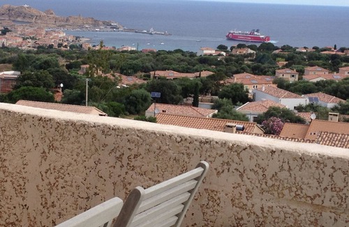 Monticello Apartamento | L'Ile-Rousse, hermoso apartamento para 4 personas, estacionamiento privado, con impresionantes vistas al mar.