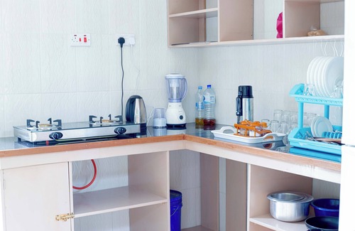 Mwananyamala Cama Y Desayuno | L &j modern backpackers BnB