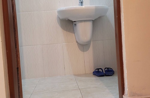 Mwananyamala Cama Y Desayuno | L &j modern backpackers BnB