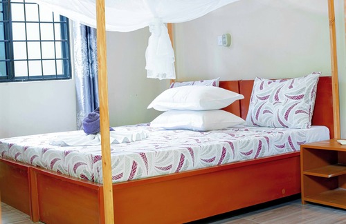 Mwananyamala Cama Y Desayuno | L &j modern backpackers BnB