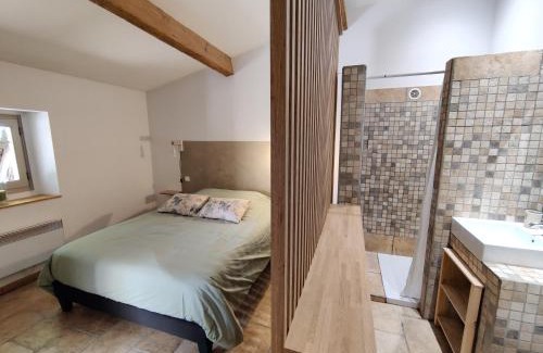 Boisset-et-Gaujac Cama Y Desayuno | L'Olive, chambre agréable au Mas des Roses