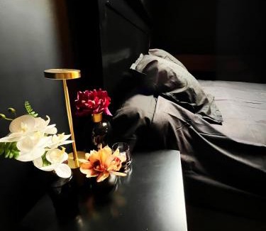 Flagy Casa | L'Orchidarium, maison élégante et romantique à Flagy - Loveroom en duplex