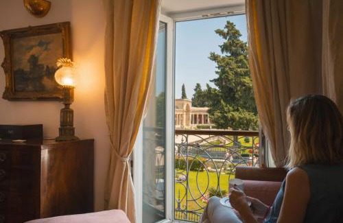 Old Town Apartamento | L Square, Luxurious Landmark apartment