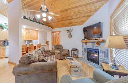 Reeds Spring Casa | L092, 2-Bedroom Near Lake "Great Catch Cabin