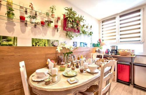 Les Poulettes Apartamento | “La Bambou”: ¡rejuvenecedora y vegetal! ¡Aire acondicionado y estacionamiento gratuito/seguro!