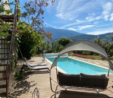 Plaisians Casa | LA BAPTISTINE FACE AU VENTOUX la Clue