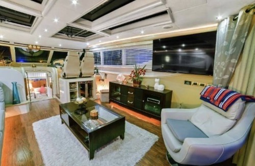 Harbour Island Alquiler De Eote | La Bella Vita 78' Yacht