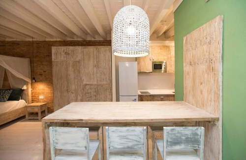 Collblanc y La Torrassa Hotel | La Bodega Suites