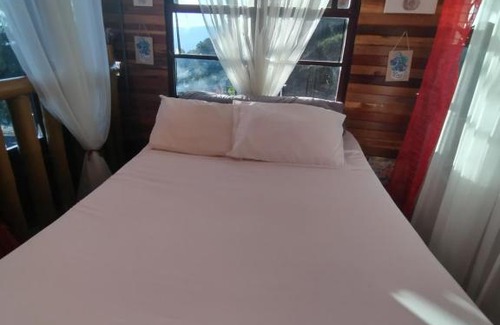 Medellin Otro | LA cabaña Rosh Pina, hospedaje