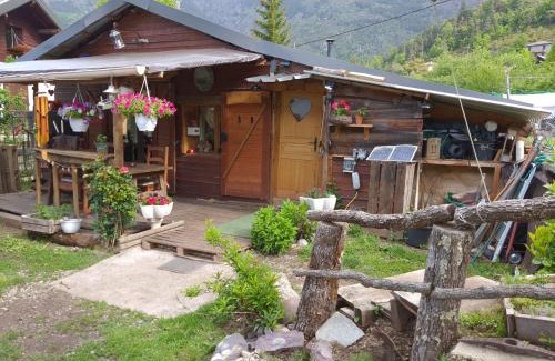Valdeblore Cama Y Desayuno | LA CABANE, petite chambre agréable chez l'habitant, maison toute en bois